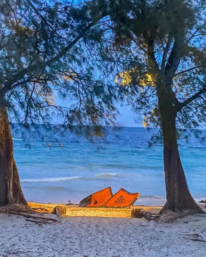 Flamboyant Bed&Breakfast Diani Beach Extérieur photo